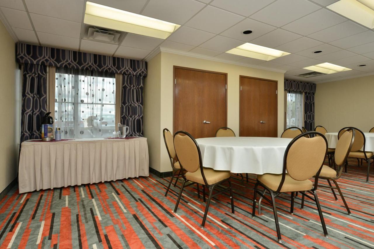 Holiday Inn Express Boston-Milford By Ihg Exterior foto