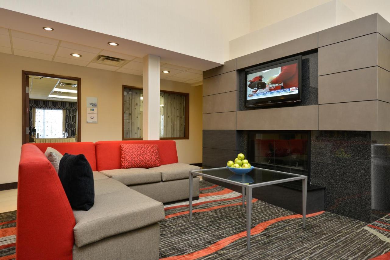 Holiday Inn Express Boston-Milford By Ihg Exterior foto