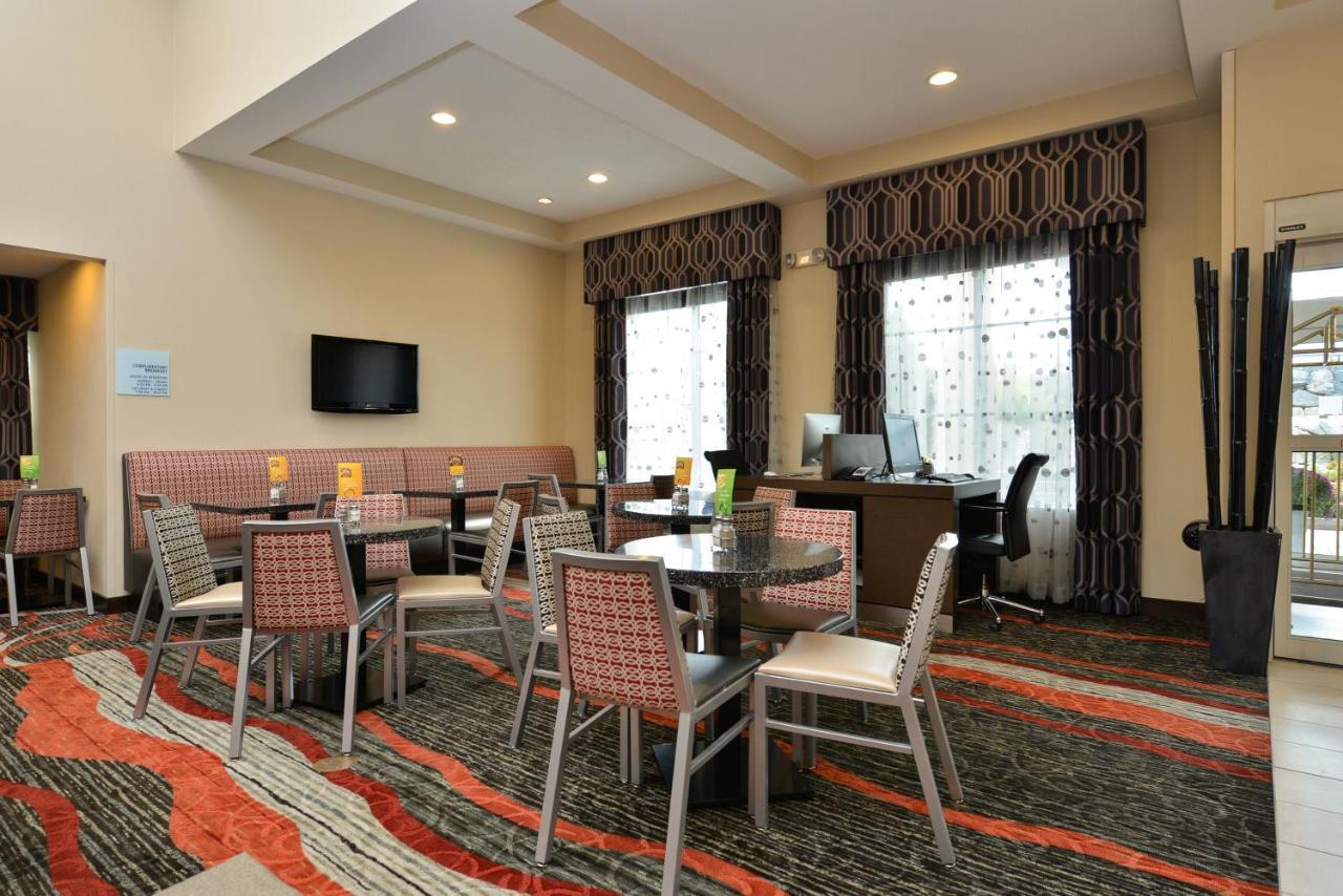 Holiday Inn Express Boston-Milford By Ihg Exterior foto
