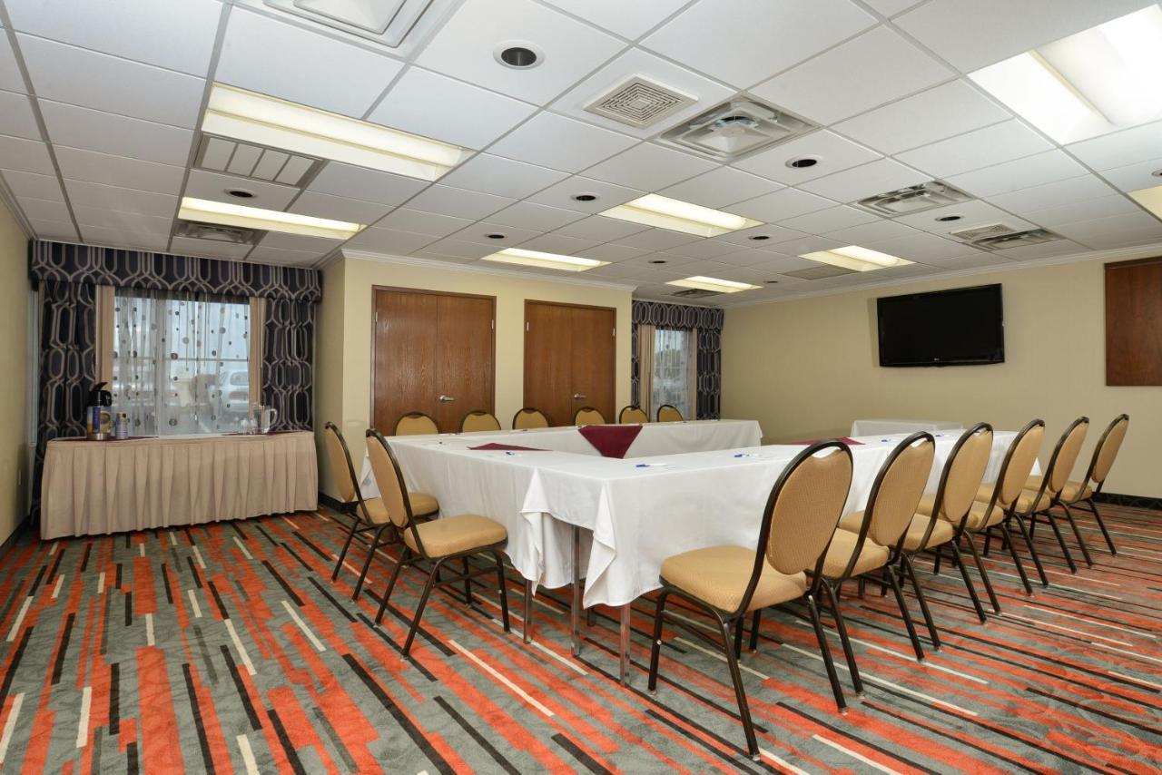 Holiday Inn Express Boston-Milford By Ihg Exterior foto