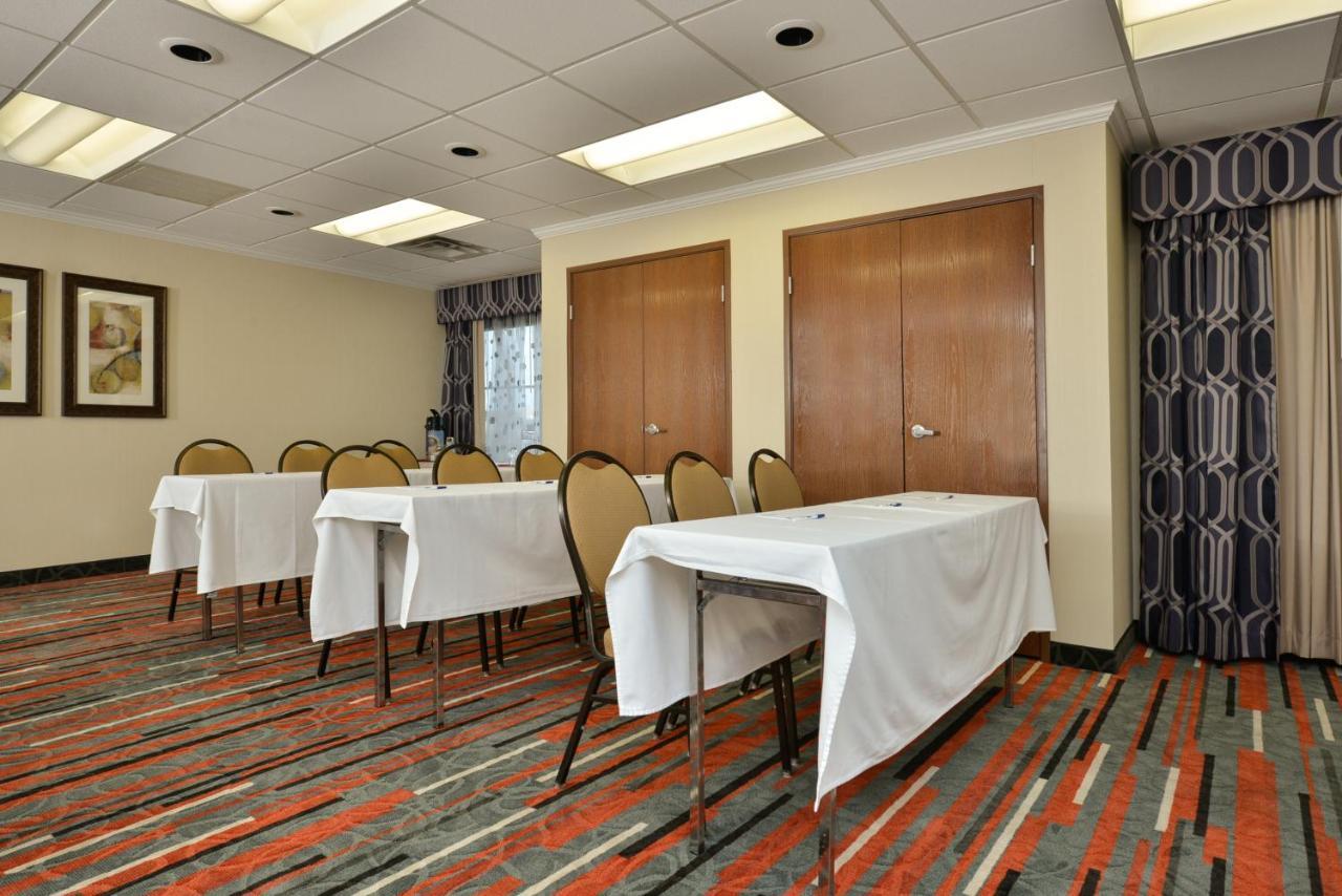 Holiday Inn Express Boston-Milford By Ihg Exterior foto