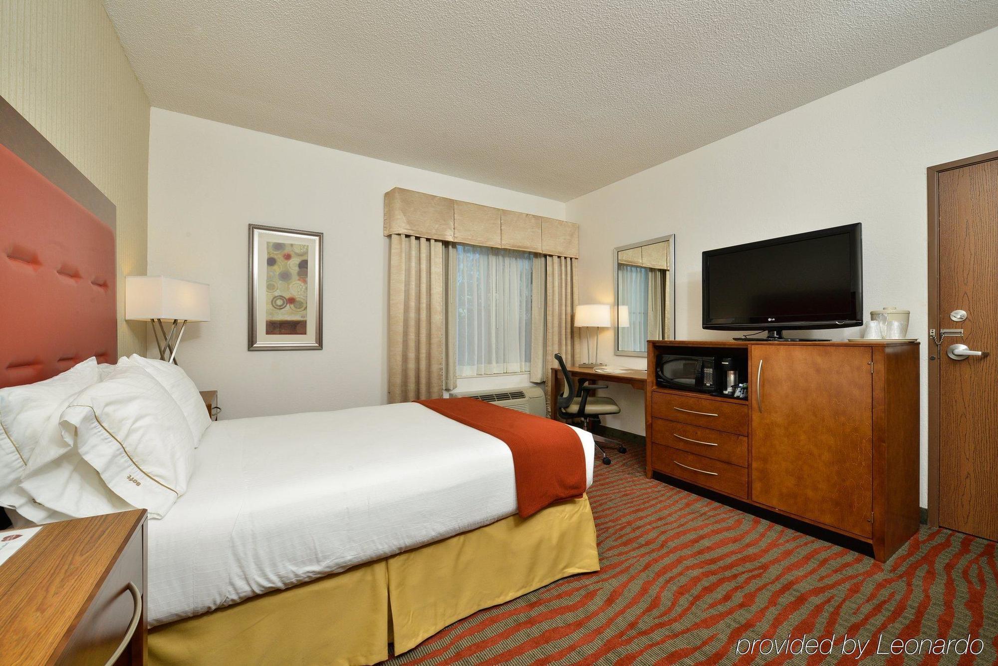 Holiday Inn Express Boston-Milford By Ihg Exterior foto